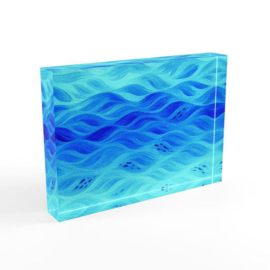 Left profile revealing flawless, polished edges that refract light through the ocean-inspired motif