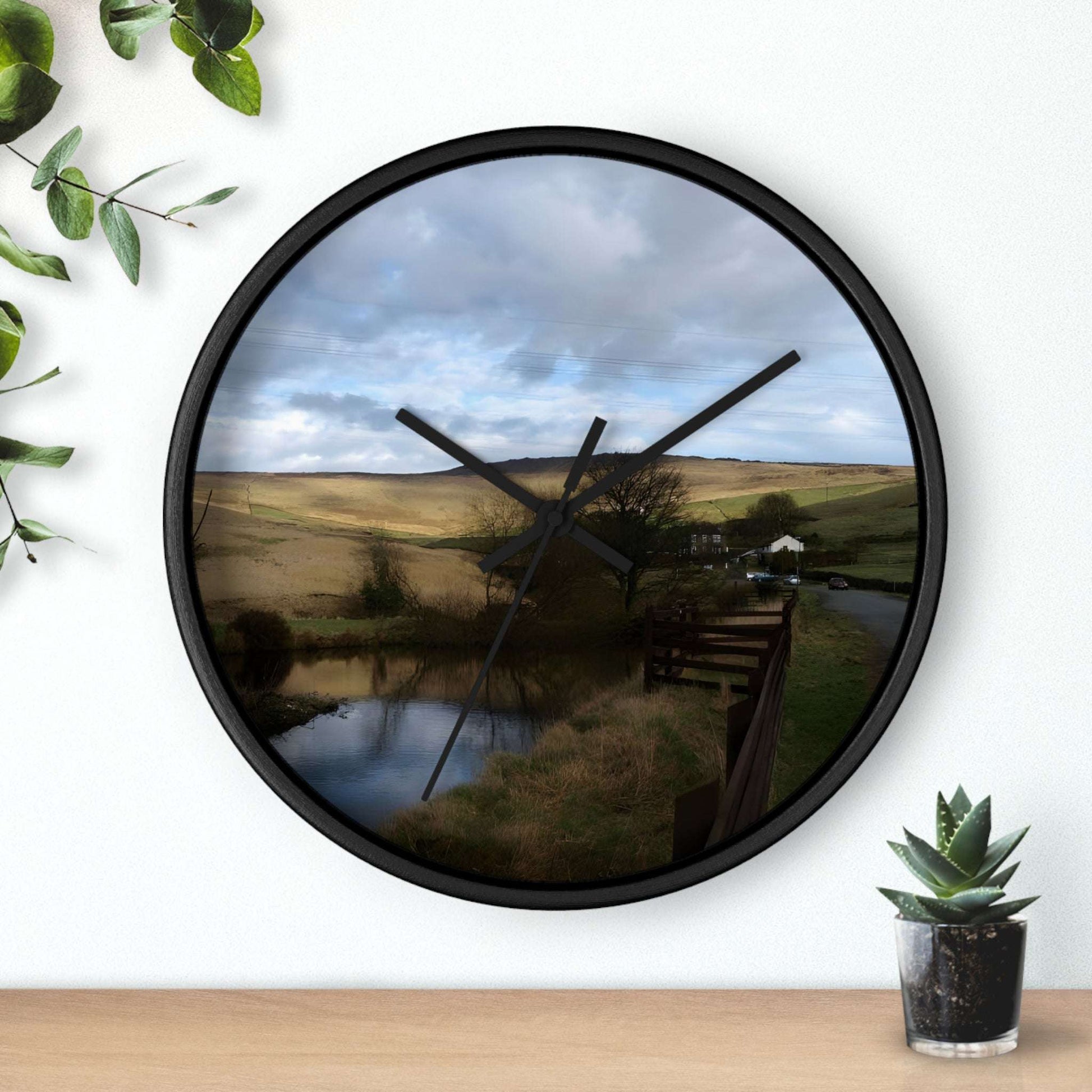 Wall Clock featuring British countryside, base: black, handles: black, size: 10''